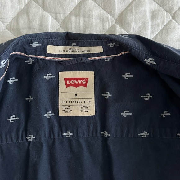 Levi’s Shirt - Picture 4 of 5